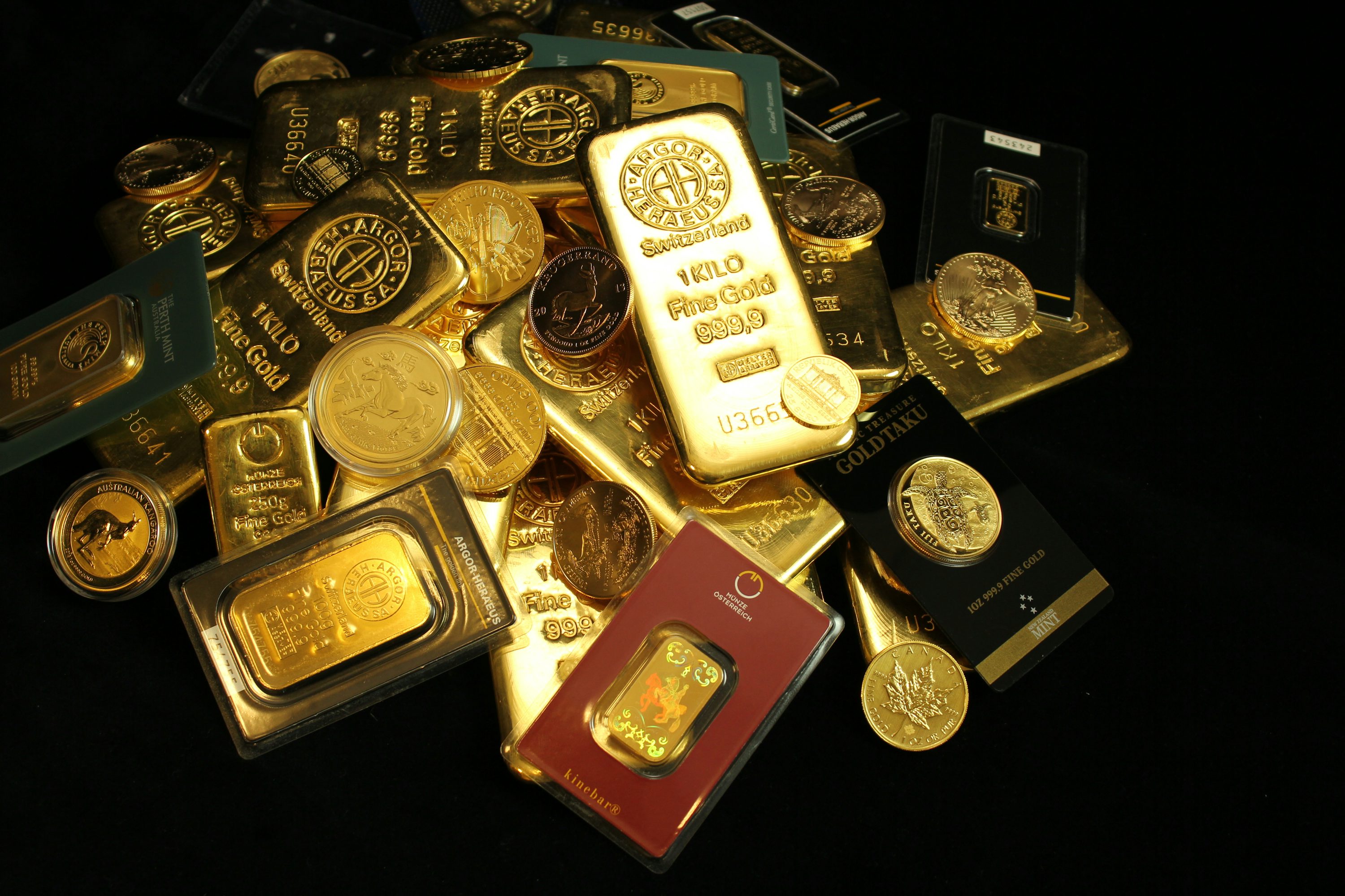 Gold coin and gold bar: a wise choice for financial investment?