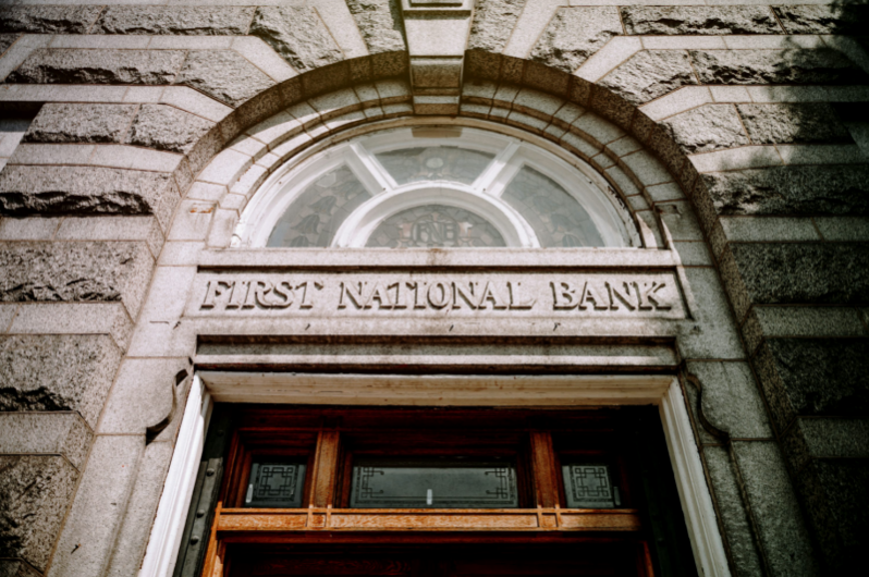 An analysis of the causes of the banking crisis