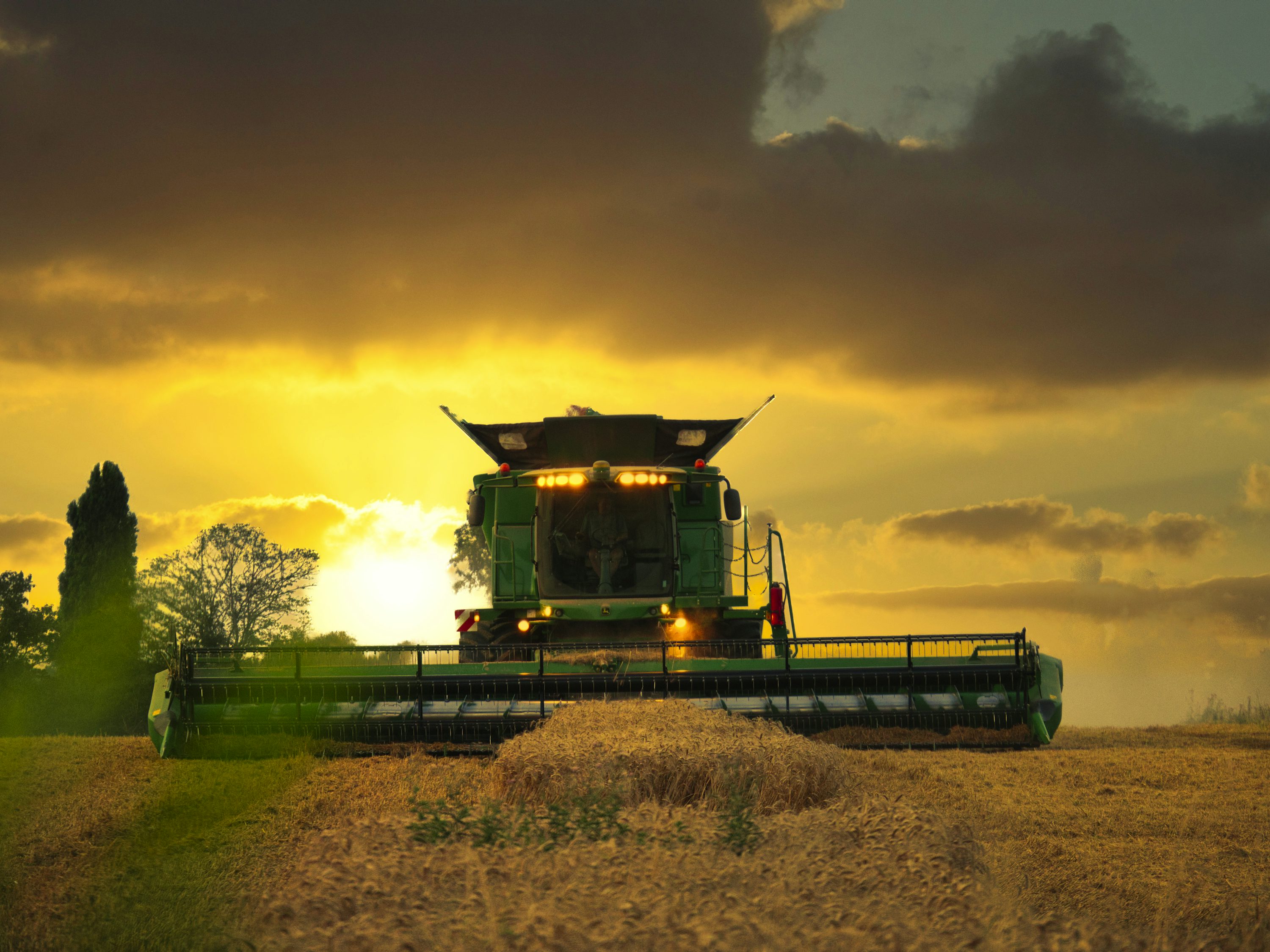 New dimension of agricultural finance: the construction of characteristic agricultural products futu
